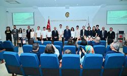 Vali Yılmaz, YKS ve LGS'de tam puan alan öğrencilerle bir araya geldi