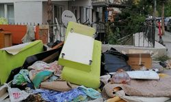 Yol kenarına bırakılan mobilyalar ve atıkların önüne geçilemiyor