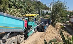Alanya'da 2.5 kilometrelik sıcak asfalt çalışması tamamlanıyor