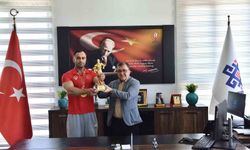 Altıeylül'ün sporcusu Ömer Pullu Türkiye şampiyonu oldu