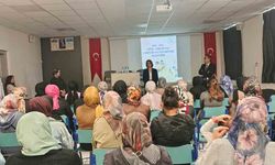 Altıntaş'ta 8. sınıf velileriyle eğitim ve sınav hazırlıkları değerlendirildi