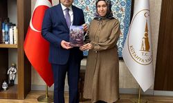 'Anadolu Beylerbeyliği' kitabı Vali Musa Işın'a takdim edildi