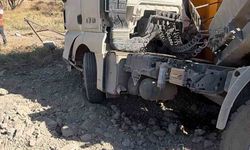 Ankara'da kontrolden çıkan tır devrildi