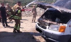 Antakya'da minibüsün motorundan alevler yükseldi