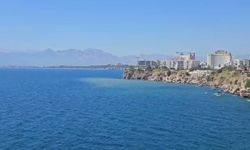 Antalya'da falezlerde deniz rengi değişti, sebebi içme suyu hattındaki arıza çıktı
