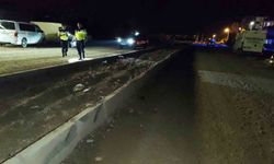 Antalya'da kontrolden çıkan otomobil refüje çarptı: 1 yaralı