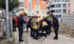 Avcılar'da yaşlı kadın üzerine bastığı rögar kapağının açılmasıyla, 4 metre aşağıya düştü