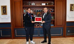 Avrupa Şampiyonu bayan millî boksörleri kabul etti