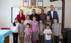 Başkan Yetişkin'den minik öğrencilere ilk gün sürprizi