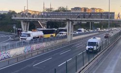 Beyoğlu'nda arızalanan tanker E5'te trafiği kilitledi
