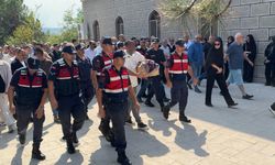 Bir babanın en zor sınavı: Kazada ölen bebeğinin tabutunu böyle taşıdı