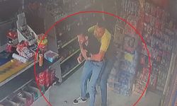 Boğazına şeker kaçan adamın ölümle burun buruna geldiği ve Heimlich manevrasıyla hayata tutunduğu anlar kamerada