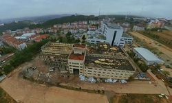 Boyabat'ta eski hastane binasının yıkımına başlandı