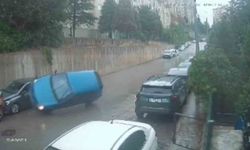 Bursa'da kontrolden çıkan otomobil park halindeki araca çarparak ters döndü: 3 yaralı
