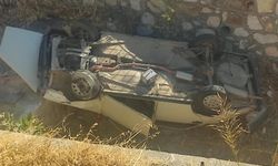 Çaldıkları otomobille dereye uçtular