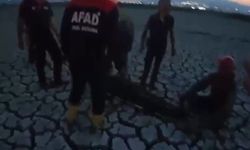 Çamura saplanarak mahsur kalan vatandaş kurtarıldı