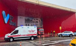 Çanakkale'de 17 Burda AVM'deki bir elektronik mağazasında yangın çıktı