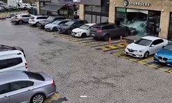 Çekmeköy'de kaza ucuz atlatıldı: Sürücüsünün kontrolünden çıkan cip kafeye daldı