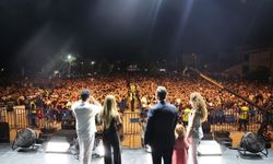 Çivril Elma Festivali'nin muhteşem finalini Derya Uluğ yaptı