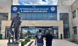 Çocuk müstehcenligi suçundan aranan şahsı polis yakaladı