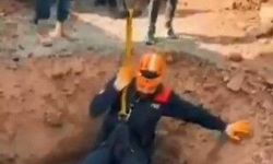 Çukurda mahsur kalan köpek, AFAD tarafından kurtarıldı