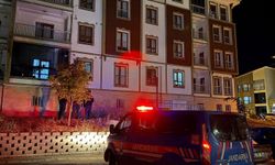 Dengesini kaybeden 17 yaşındaki kız 3. kattan yere düştü