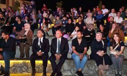 Dere kenarında açık hava sinema etkinliği