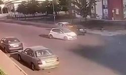 Diyarbakır'da trafik kazası güvenlik kamerasına yansıdı