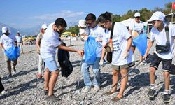 Dünya Kıyı Temizliği Günü'nde dünyaca ünlü sahilde temizlik