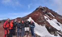 Eğitimci Hanligil Fuji Dağı'na zirve yaptı