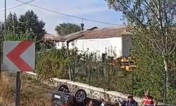 Elazığ'da araç şarampole devrildi: 2 yaralı