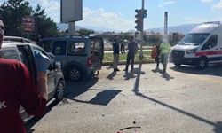 Erzincan'da iki otomobilin çarpıştığı kazada 4 kişi yaralandı