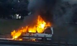 Esenler'de servis minibüsü alevlere teslim oldu