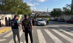 Esenyurt'ta polis ekiplerinde okul önlerinde dronlu denetim