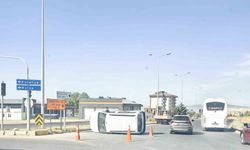 Eskişehir'de hafif ticari araç devrildi: 5 yaralı