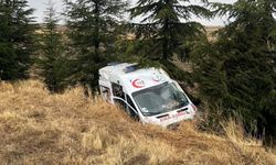 Eskişehir'de hasta nakleden ambulans kaza yaptı: 3 yaralı