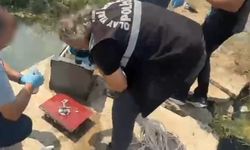 Evden çaldıkları çelik kasaları dereye attılar, altınları motosiklet koltuğuna sakladılar