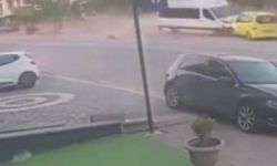 Freni patlayan minibüs taksiyi önüne kattı, direğe çarparak durabildi: 1 yaralı