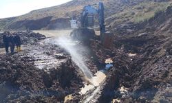 Hakkari'de 3 bin 500 rakımda su hattı için zorlu çalışma
