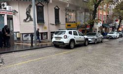 Hem ters şeritten geldi hem de minibüs durağına park etti