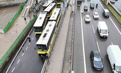 İETT otobüsü arızalandı, Kadıköy D-100 Karayolu'nda trafik durma noktasına geldi