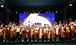 İEÜ'de uzmanlık yolculuğu diplomayla taçlandı