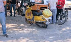 İki otomobil ile çarpışan motosiklet sürücüsü yaralandı