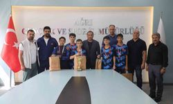 İl Müdürü Ahmet Çelebi'den Türkiye Üçüncüsü Badminton takımına tebrik