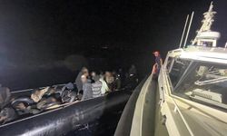 İzmir açıklarında 56 düzensiz göçmen yakalandı