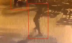 İzmir'de belediyeye ait kafeye silahlı saldırı kamerada