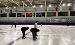 Kars'ta buz pistinde hareketli günler: Halk seansları devam ediyor