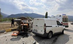 Kastamonu'da hafif ticari araç ile traktör çarpıştı: 1 yaralı