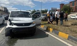 Kastamonu'da otomobil ile hafif ticari araç çarpıştı: 3 yaralı