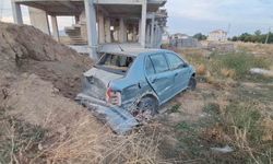 Kavşakta çarpışan araçlar savruldu: 2 yaralı
